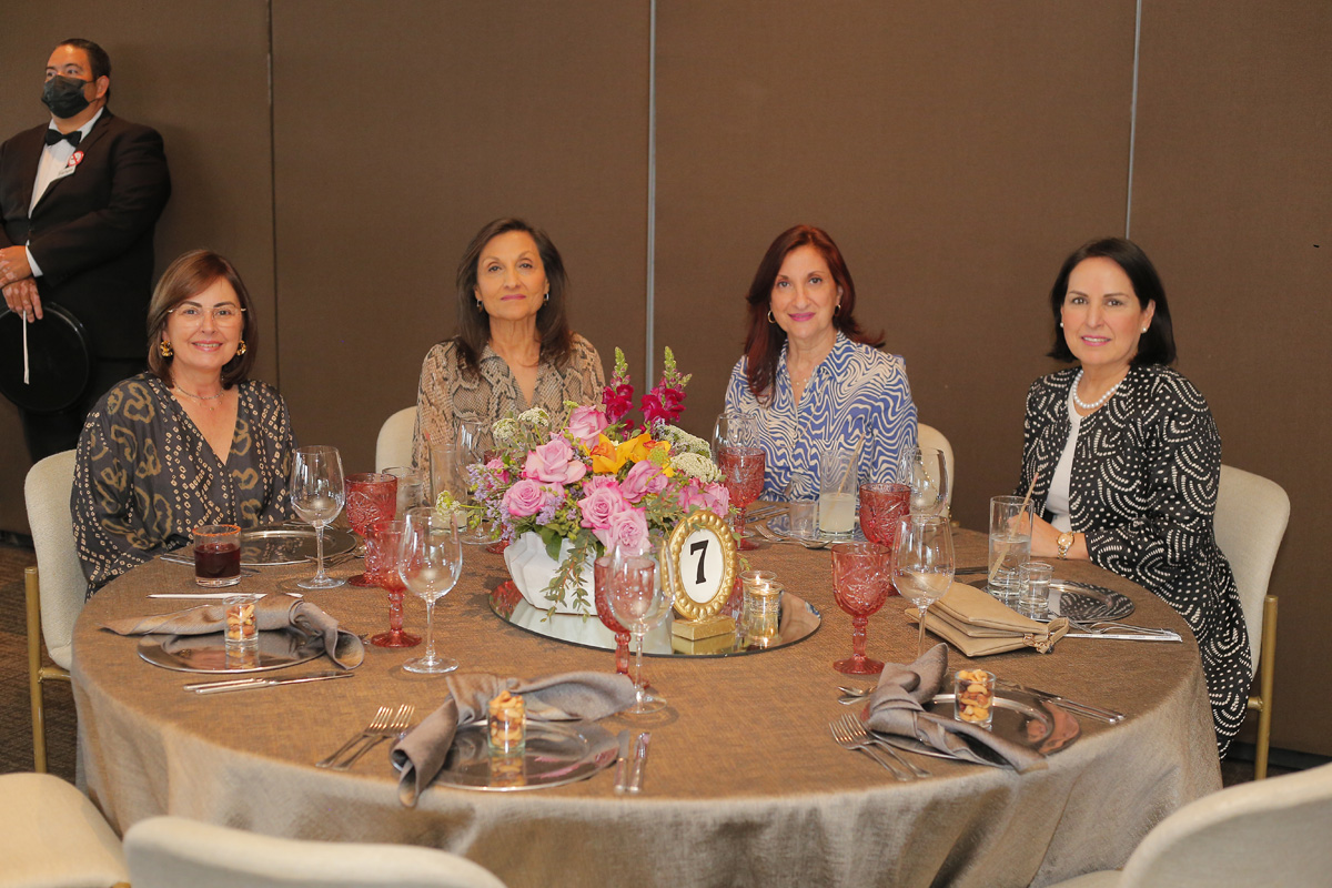 Martha Gutiérrez, Mela Marcos, Diana Marcos y July Garza