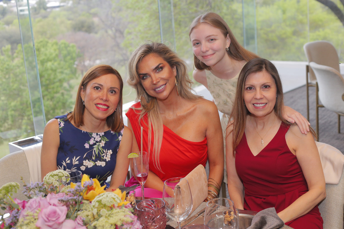 Roble Galván, Karen Rosales, Sandy Rosales y Sandra Sáenz
