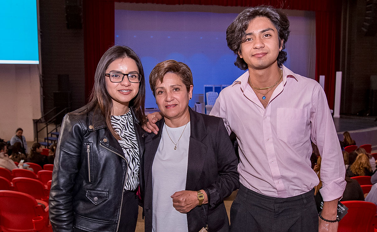 Estefani Osorio, Socorro Peón y Oliver Osorio