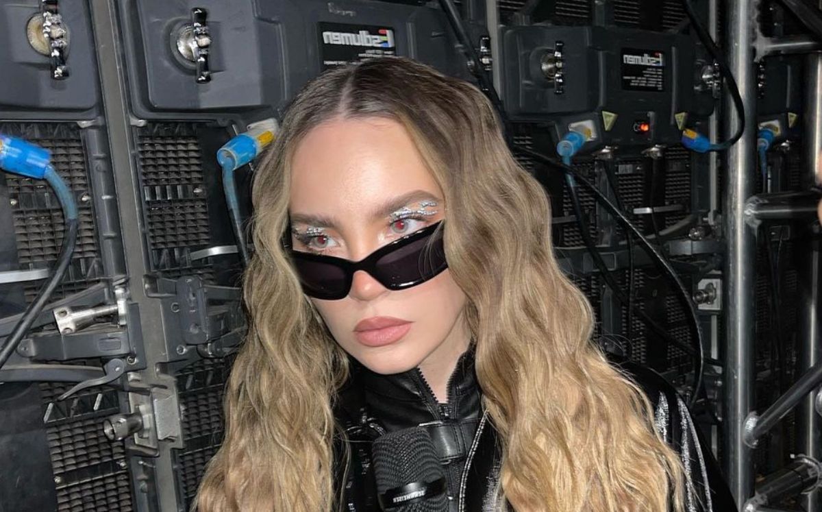 Belinda trae de vuelta la tendencia de pants a la cadera con crop top (Instagram)