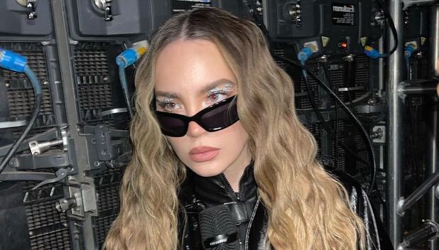 Belinda trae de vuelta la tendencia de pants a la cadera con crop top (Instagram)