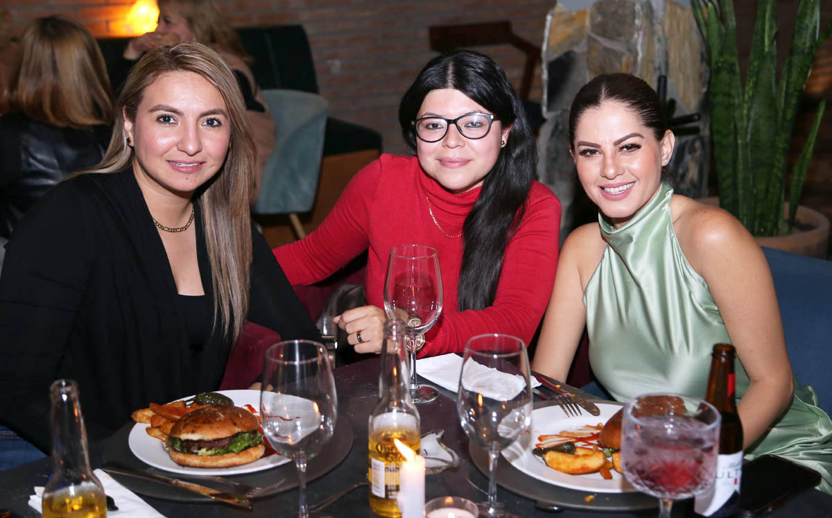 Paty, Mariana y Fernanda