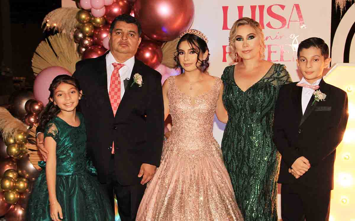 Luisa Martínez con su familia / Fotos: José Chang