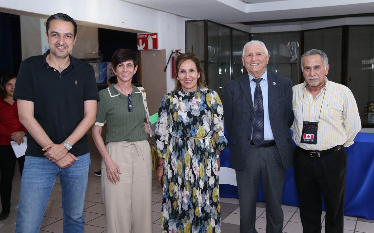 Jorge, Laura, Maite, Guillermo y Jesús