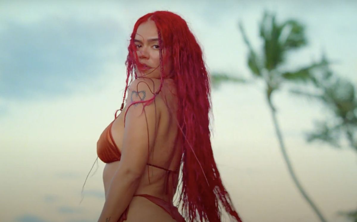Karol G se pasea en Hawái con bikini en 'V' para todo tipo de cuerpo