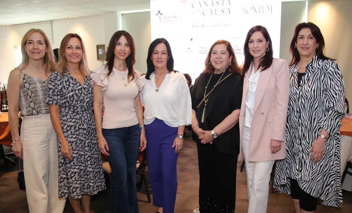 Caroliana Drexel, Yolanda Torres de Martínez, Cecila García de De León, Sandra González de Carrasco, Sylvia Barba, Laura Garza y Adriana Cantú de