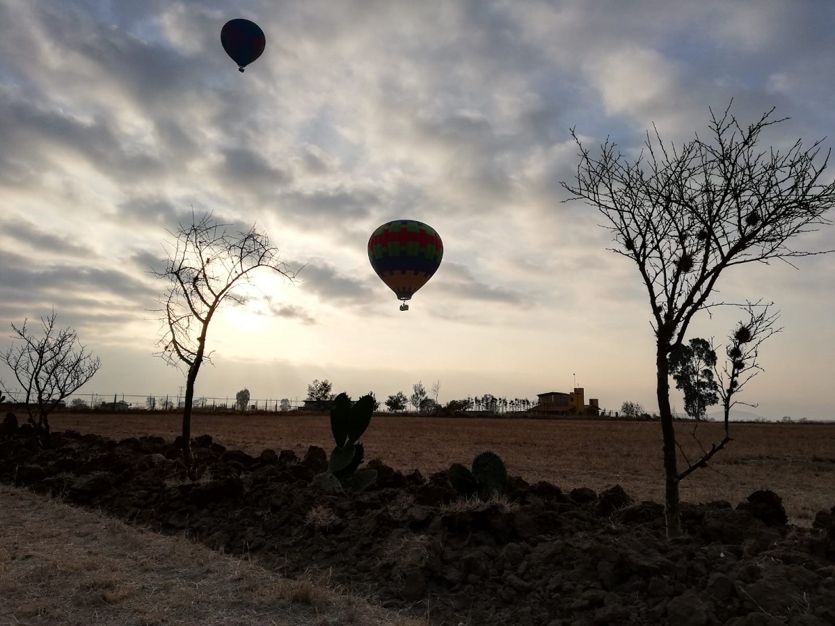 Aterrizaje de globos aerostáticos en el valle de Tequisquiapan. (Paulo Correa)