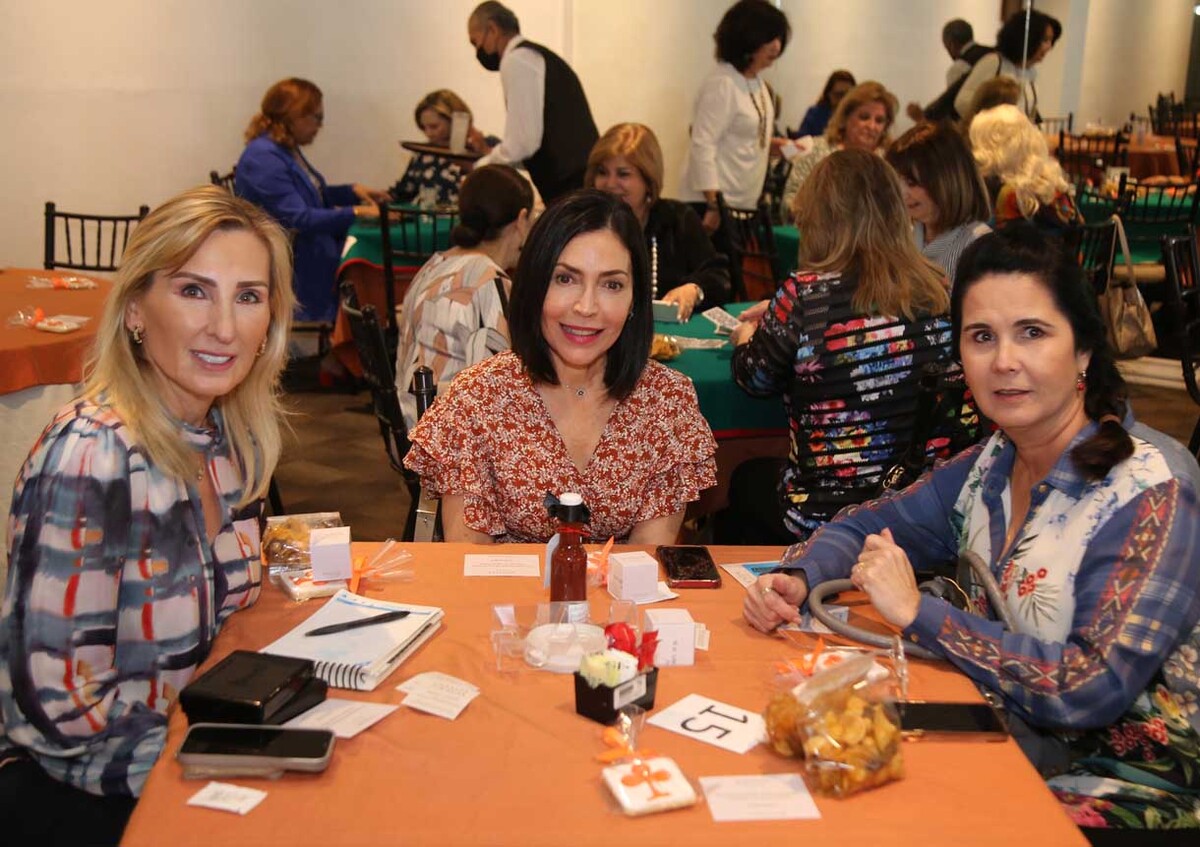 Maricela Garza de Estrada, Carolina Rangel de Palma y Marice Martínez de Mtanous
