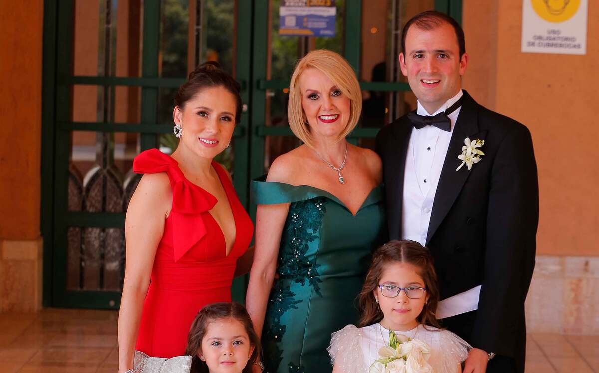 Sandra Manllo, María Eugenia Dieck, John Manllo, Sandra Manllo y Emma Regina Manllo