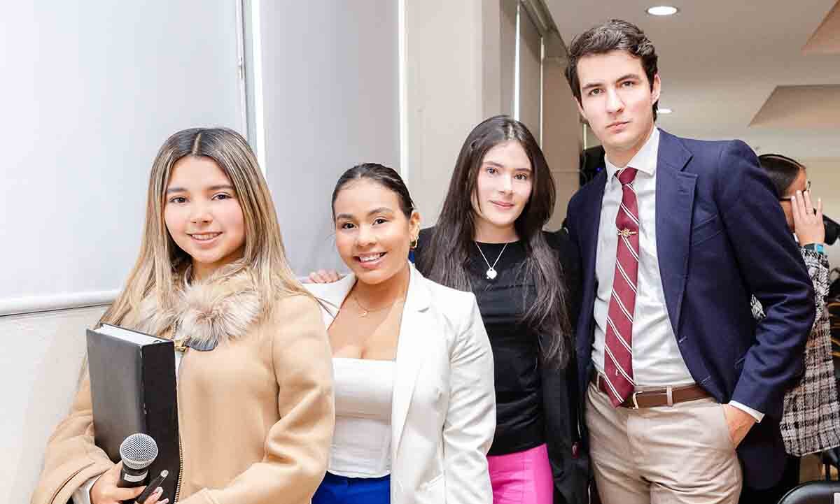 Michelle Andrade, Carolina Rodríguez, Bárbara Samperio y David Cagigal