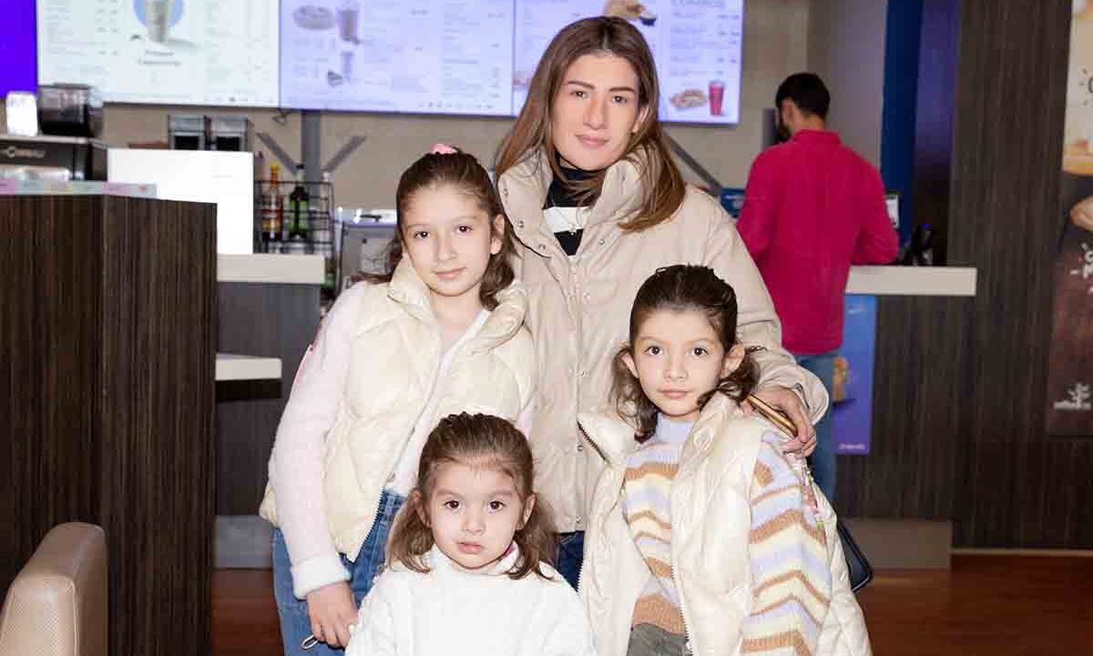 Nelly Potenciano, Carol Sánchez de León, Helena Sánchez de León y Mía Sánchez de León