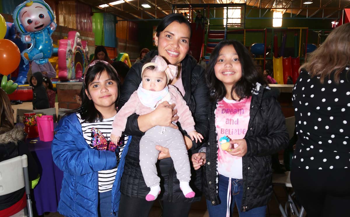 Constanza, Ari, Nadieshna y Maia