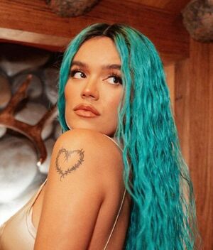 Karol G se pasea en Hawái con bikini en 'V' para todo tipo de cuerpo (Instagram)