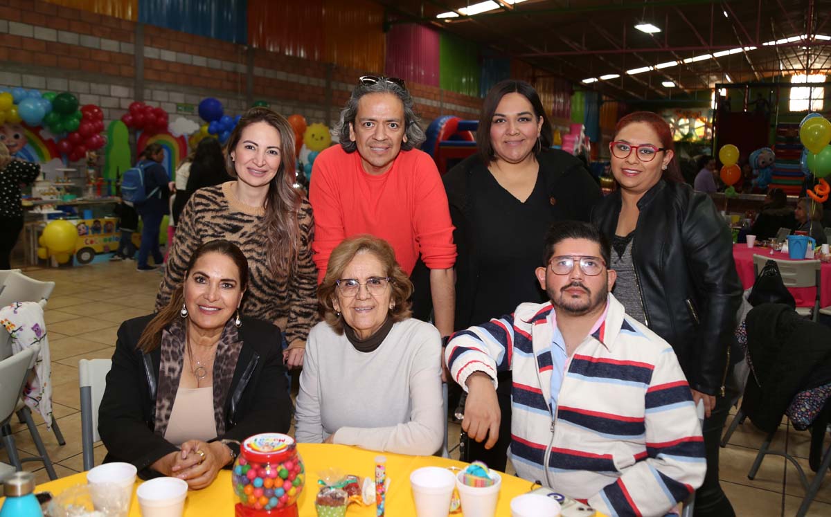 Michelle, Arturo, Lorena, Ángela, Flor, Ruth Idalia e Iván