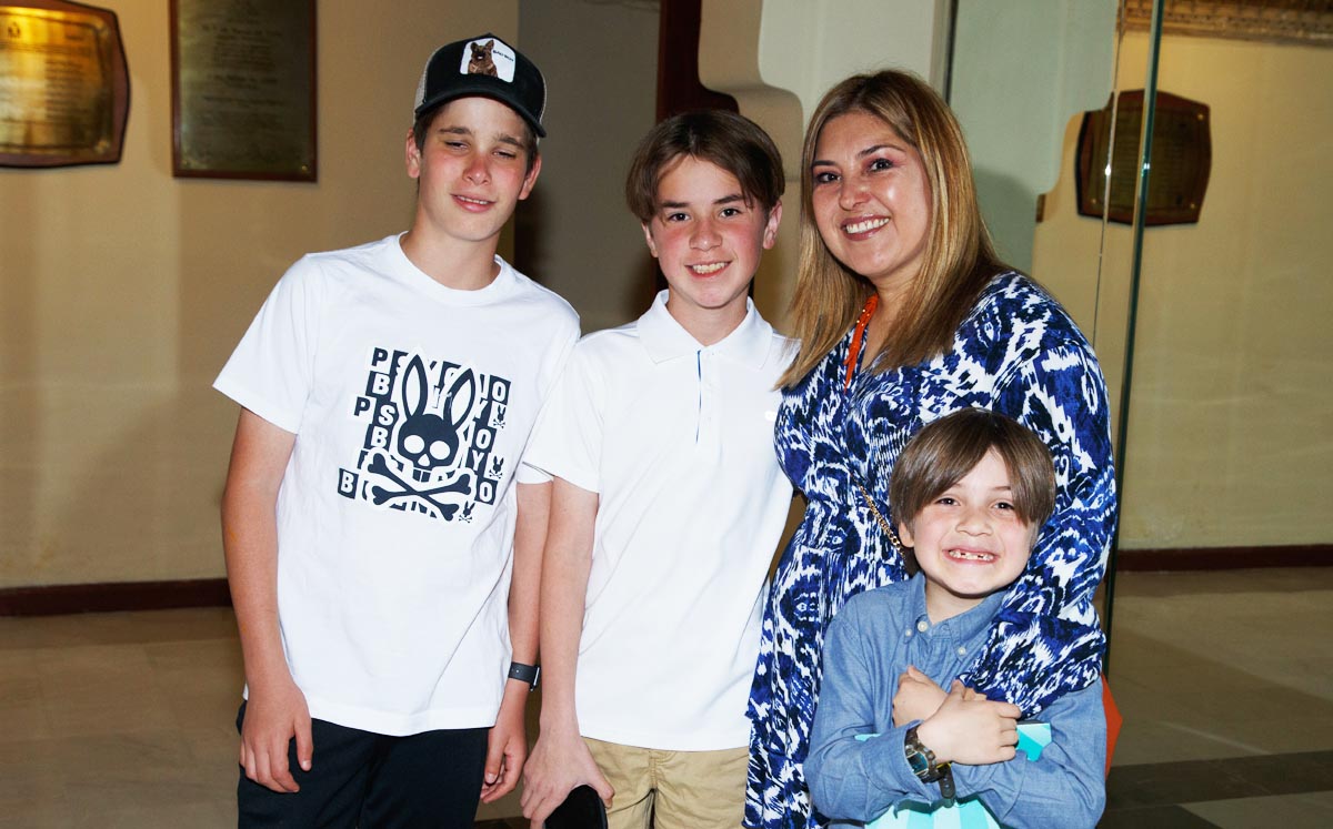 Favio, Alex, Erika y Diego