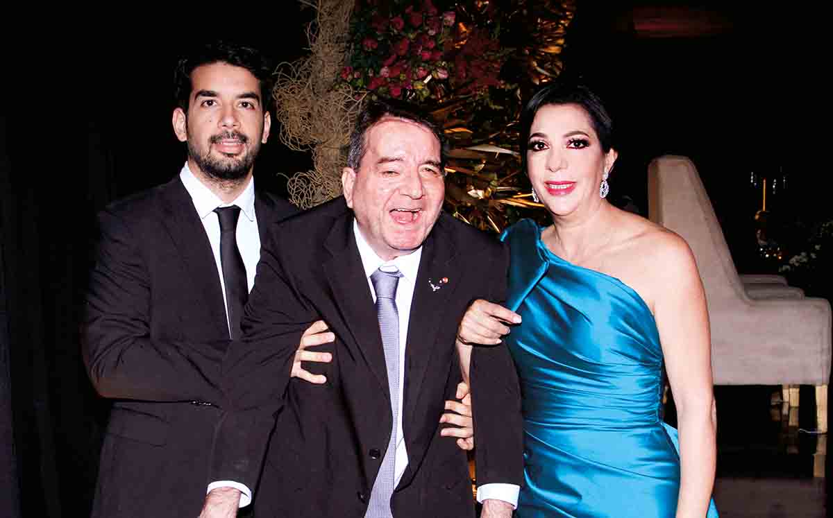 Hermano y papás del novio. Jorge Nader, Enrique Nader y Loris Nemer / Fotos: José Chang