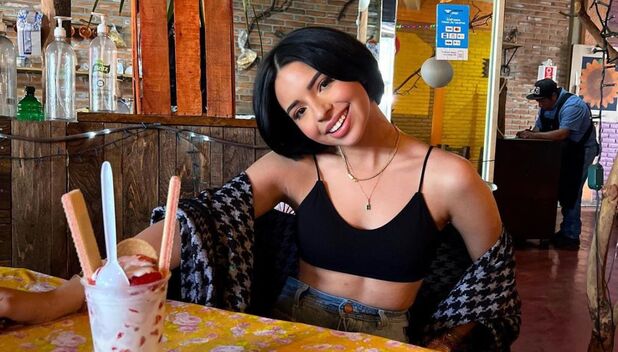 Ángela Aguilar y el look para primavera de bra top y mini short (Foto: Instagram)