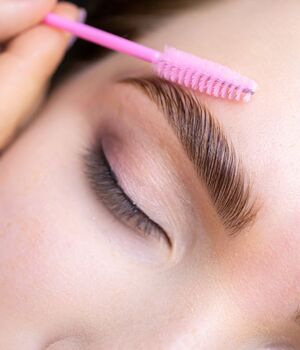 Brocha para cejas: ¿Cómo es?, ¿cómo se elige? y ¿cómo lavarlas? (Getty)