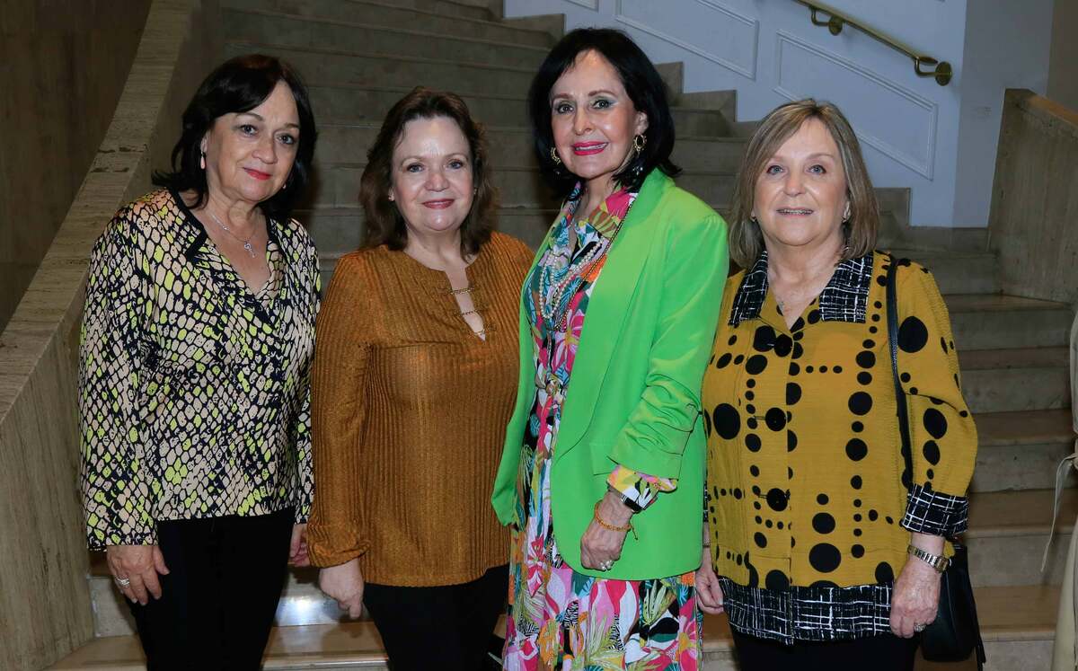Elva Adame de Garza, Rosalba Adame de Giutiérrez, Margarita Berchelmann y Luisina Garza