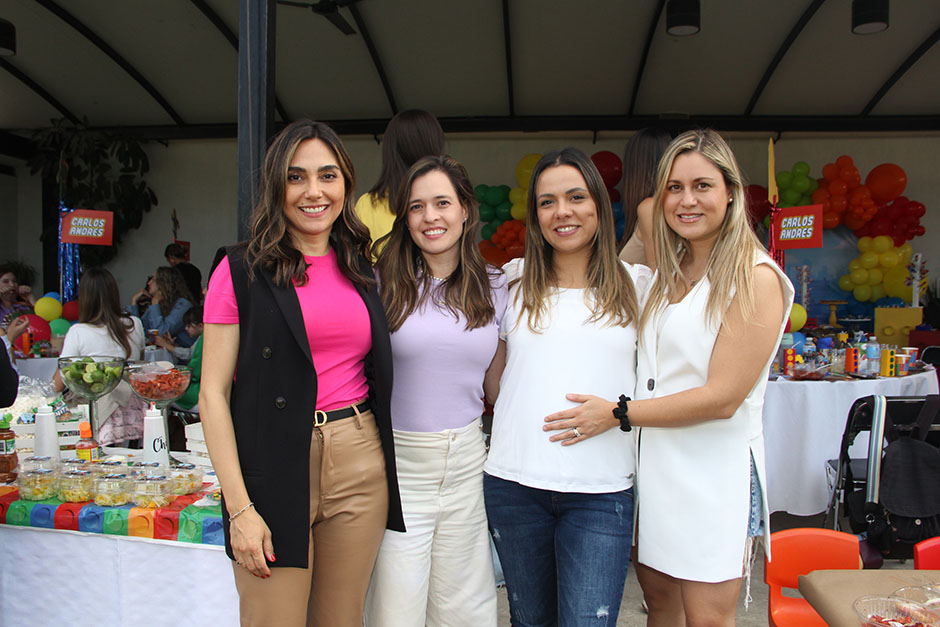 Julia Romero, Karla Mejía, Isabela Zúñiga y Pau Zúñiga.