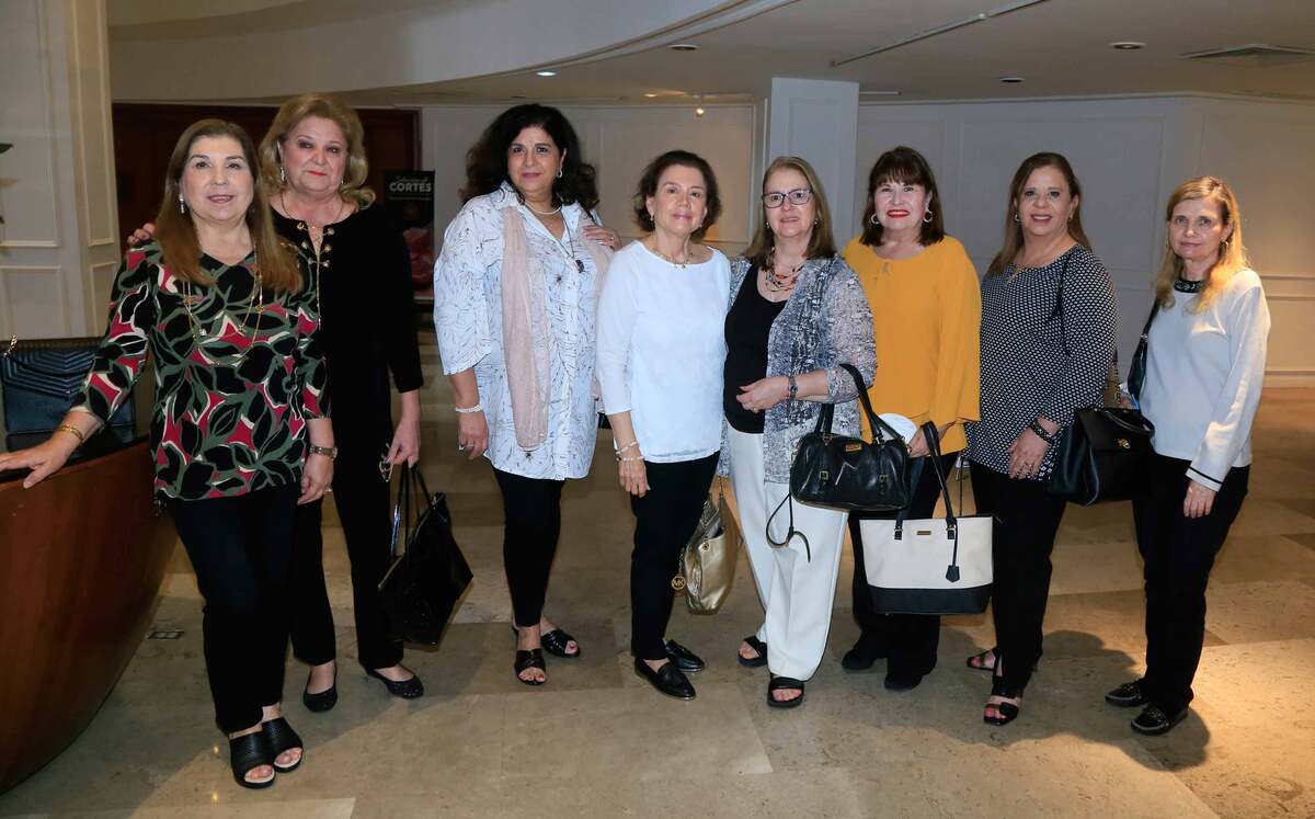 Laura Treviño de Treviño, Hilda Garza de Elizondo, Elizabeth de Dounce, Marielena García de Suarez, Aurora Azcunaga, Gloria García, Silvia Gallegos y