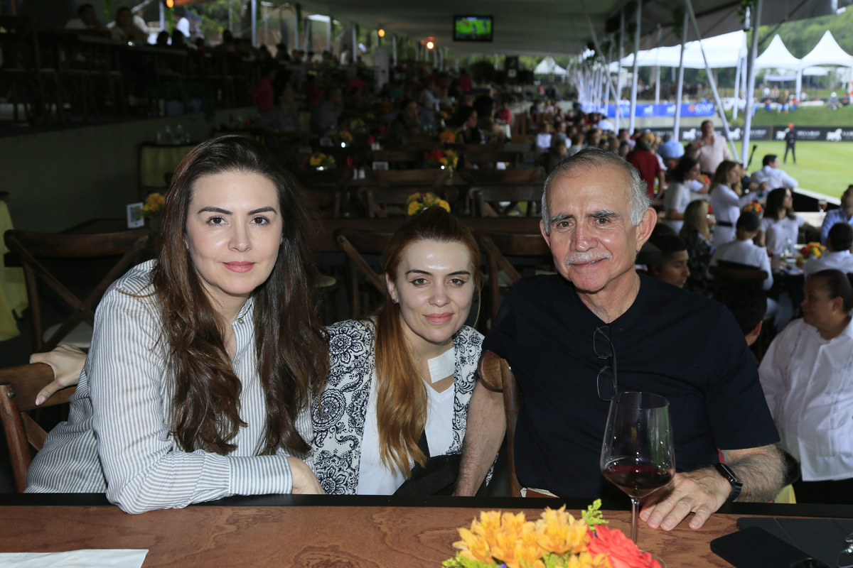 Maca Romo de Paéz, Alejandra Romo y Alfonso Romo. Fotos: Omar Valdez