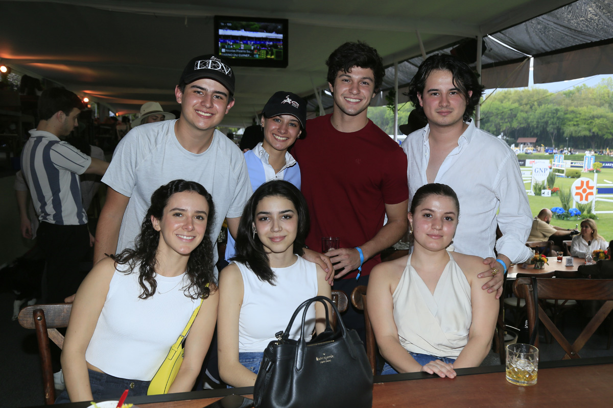 Max Guajardo, Montserrat Guajardo, Juan Pablo Chávez, Sergio Guajardo, Brenda Martínez Mariana Cortés y Charlotte Tardan