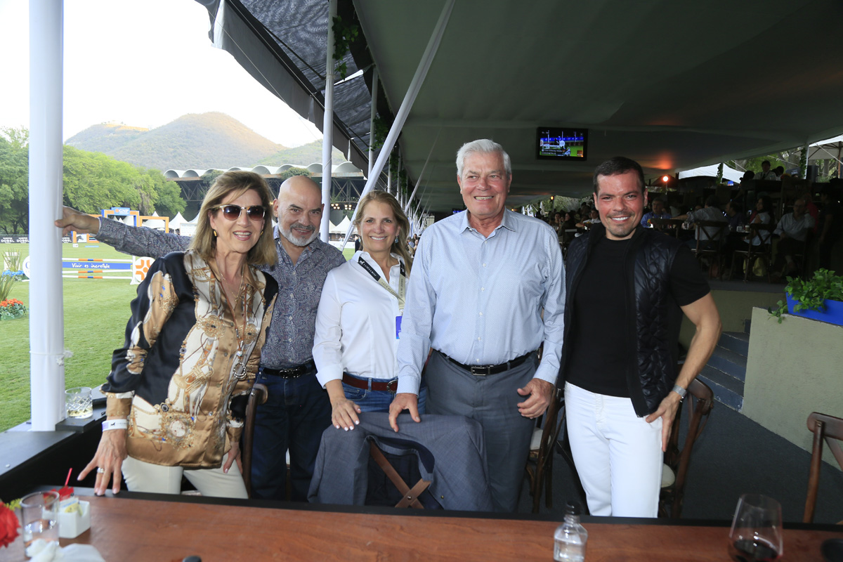 Mina Villarreal de Gustafson, Alberto Villarreal, Liscelotte Palacios, Erick Gustafson y Alberto Villarreal