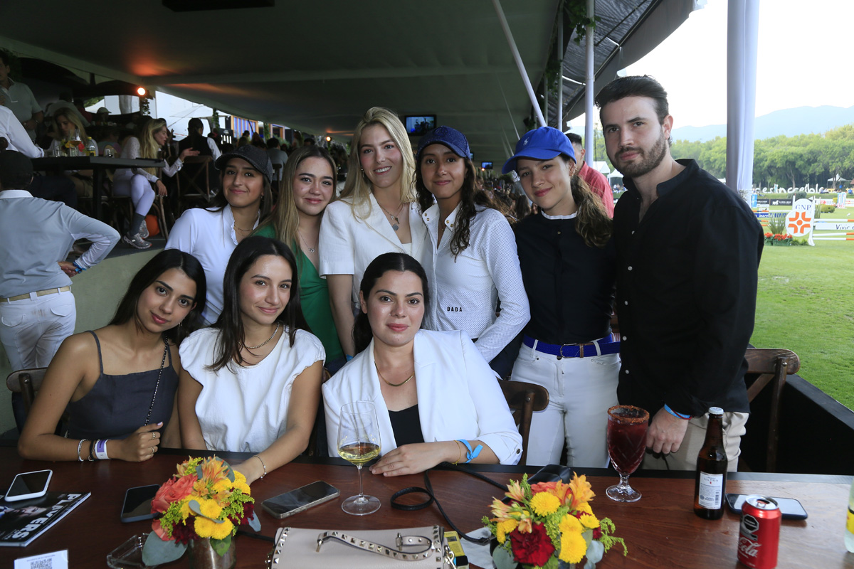 Pamela Breceda, Yael Treviño, Sofía Garza, Fernanda Breceda, Ana Kritzelr, Erick Oral, Diana Chávez, Natalia Karcova y Mariela Paredes