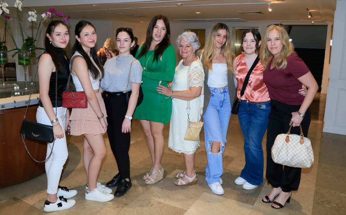 Rebeca-Espinosa, Roberta Espinosa, Marifer Espinosa, Tita Tenorio, Tina Ornelas, Regina Leal, Vicky Espinosa y Nadia Tenorio de Espinosa