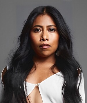 Yalitza Aparicio y el vestido cut-out para verse como supermodelo (Foto: Instagram)