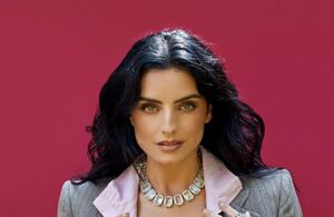 Aislinn Derbez deslumbra en Jamaica con clásico bikini rojo | Foto (Instagram)