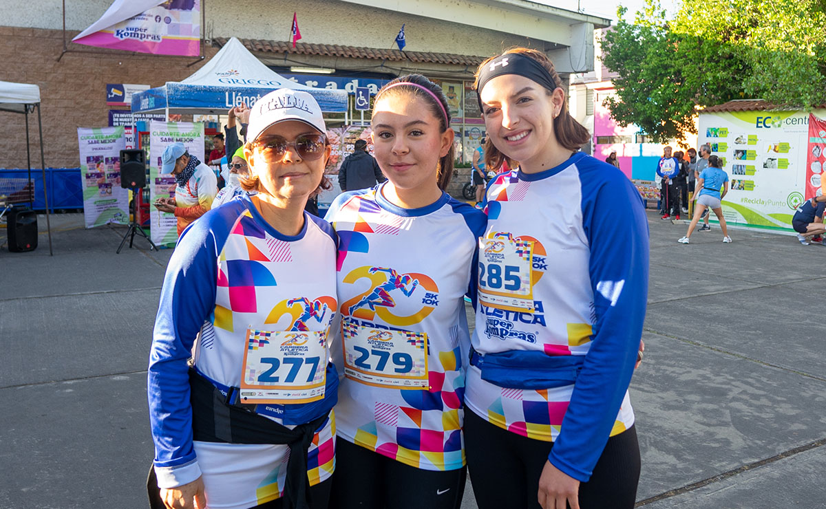 María Garcés, Lucia Garcés y Cecilia González