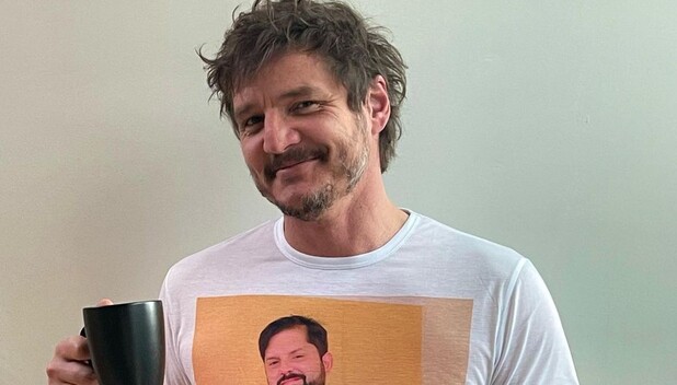 Pedro Pascal tomando café (Foto: Instagram)
