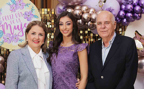 Begoña de Azcárraga, Daniela Sobera y Carlos Azcárraga / Foto: Dennis Hernández