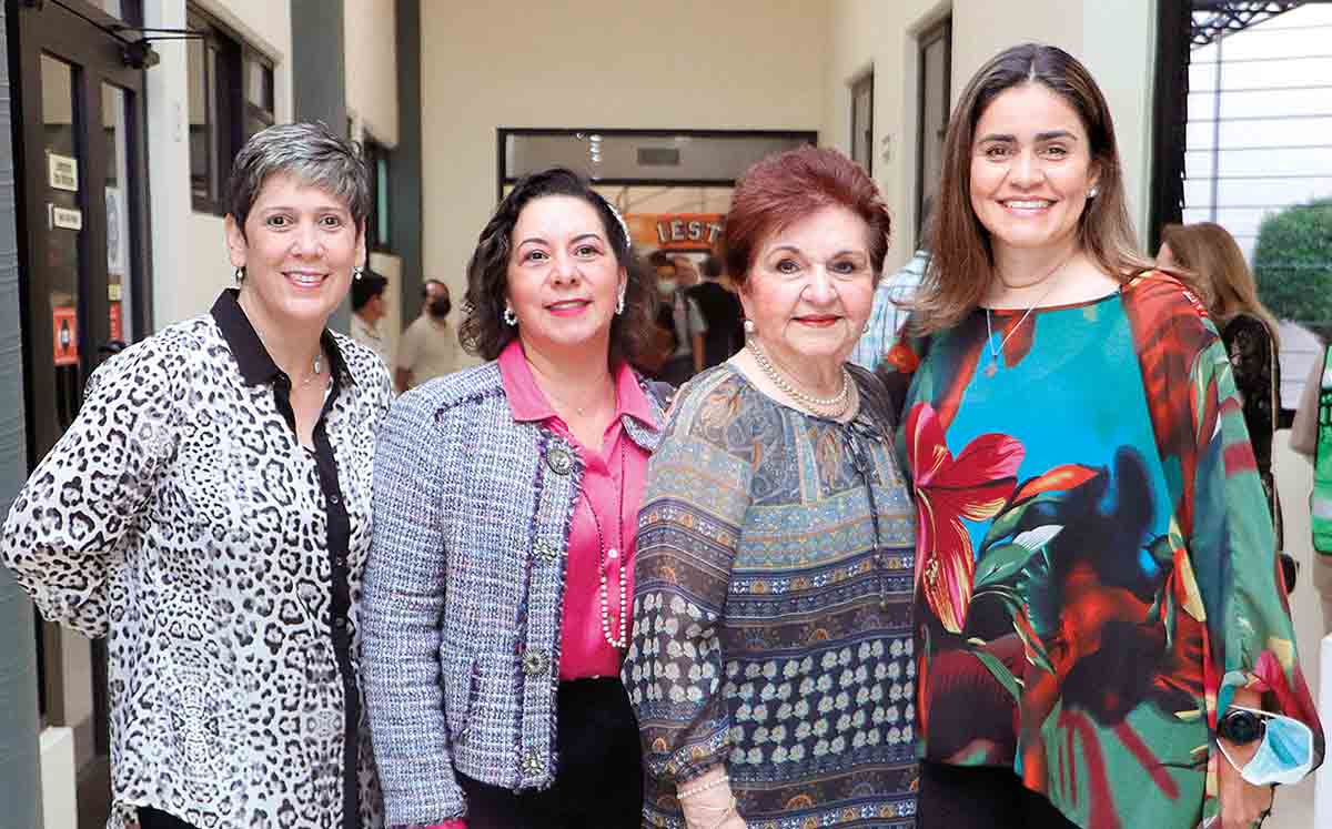 Laura Menendez, Nicole Garza, María Luisa de Zamudio y Claudia Zamudio / Foto: Dennis Hernández