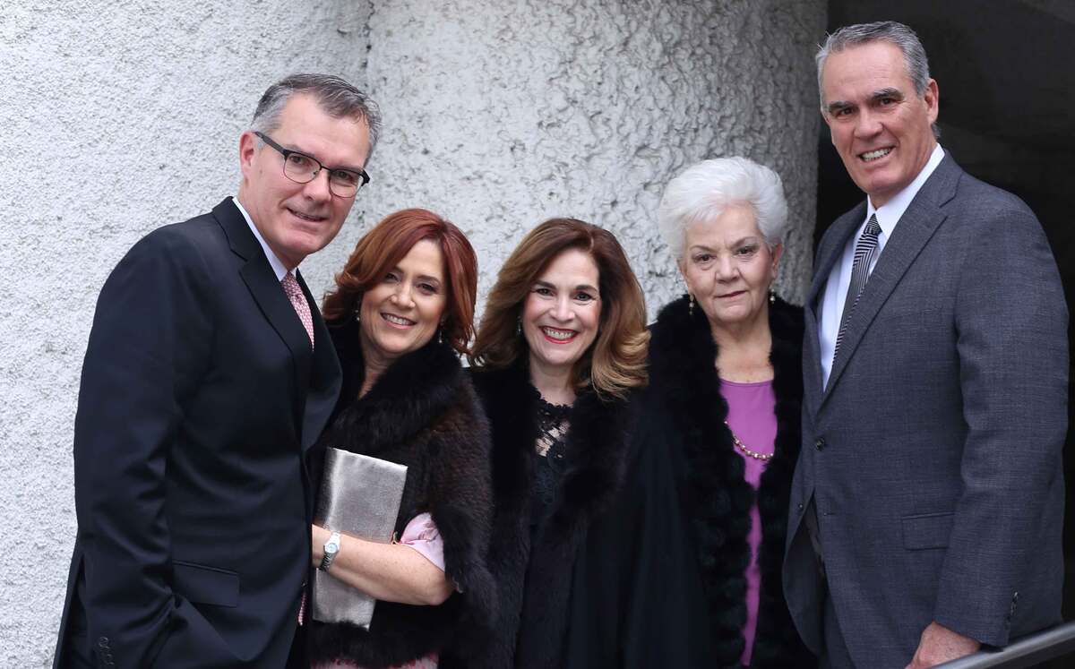 Guillermo Dillon, Mónica Ortiz, Tere Villarreal de Dillon, Magdalena Montaño y Roberto Dillon