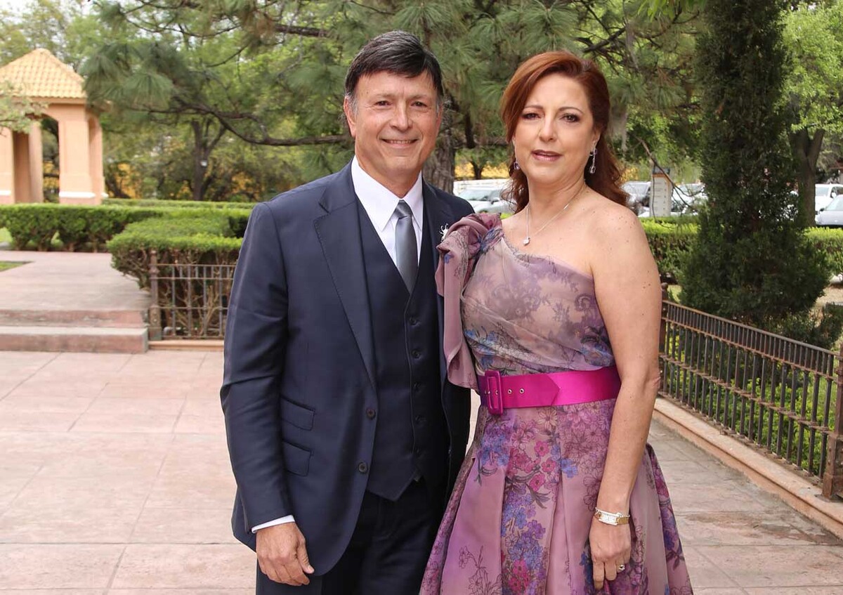 PAPÁS DE LA NOVIA. Sergio Salinas y Laura Peña de Salinas