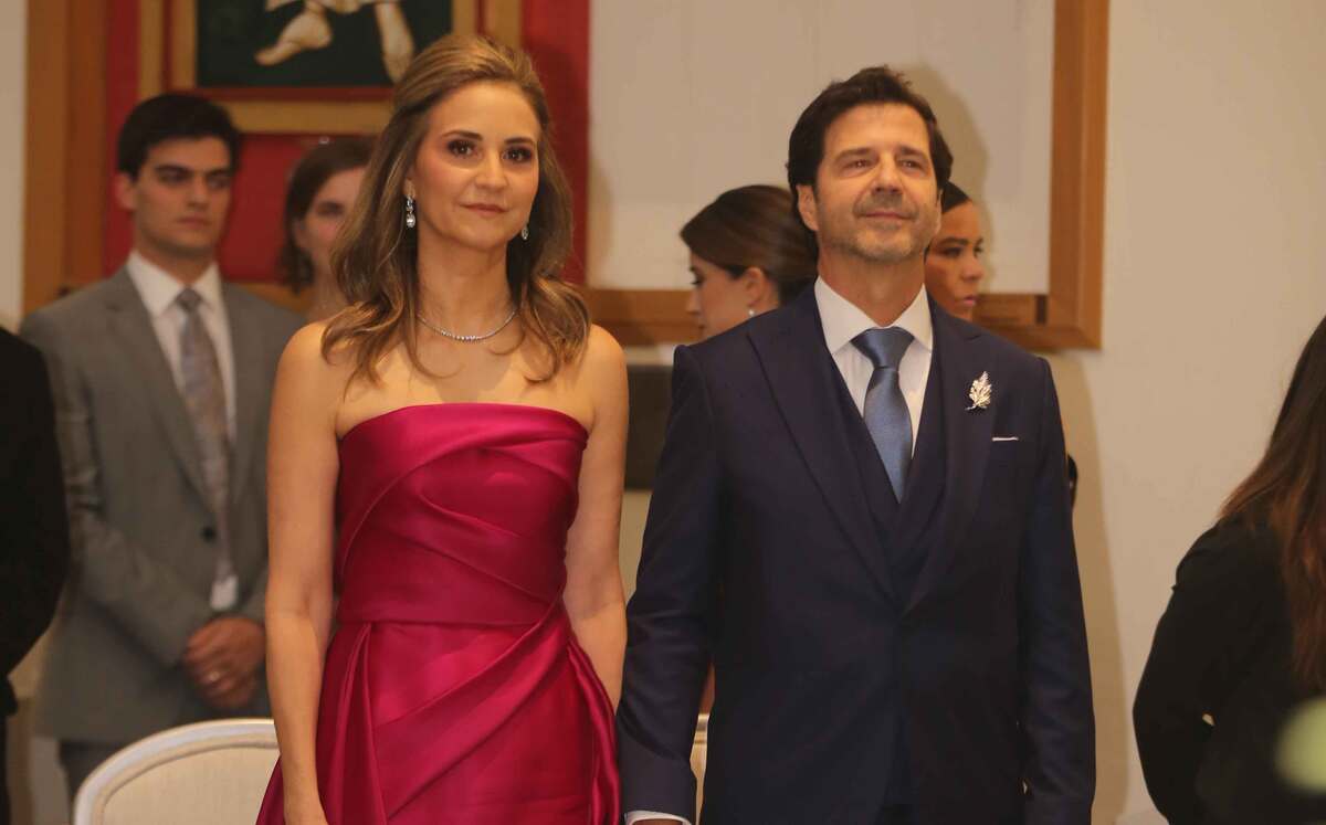 PAPÁS DE LA NOVIA. Cynthia De la Garza de Herrera y Juan Carlos Herrera