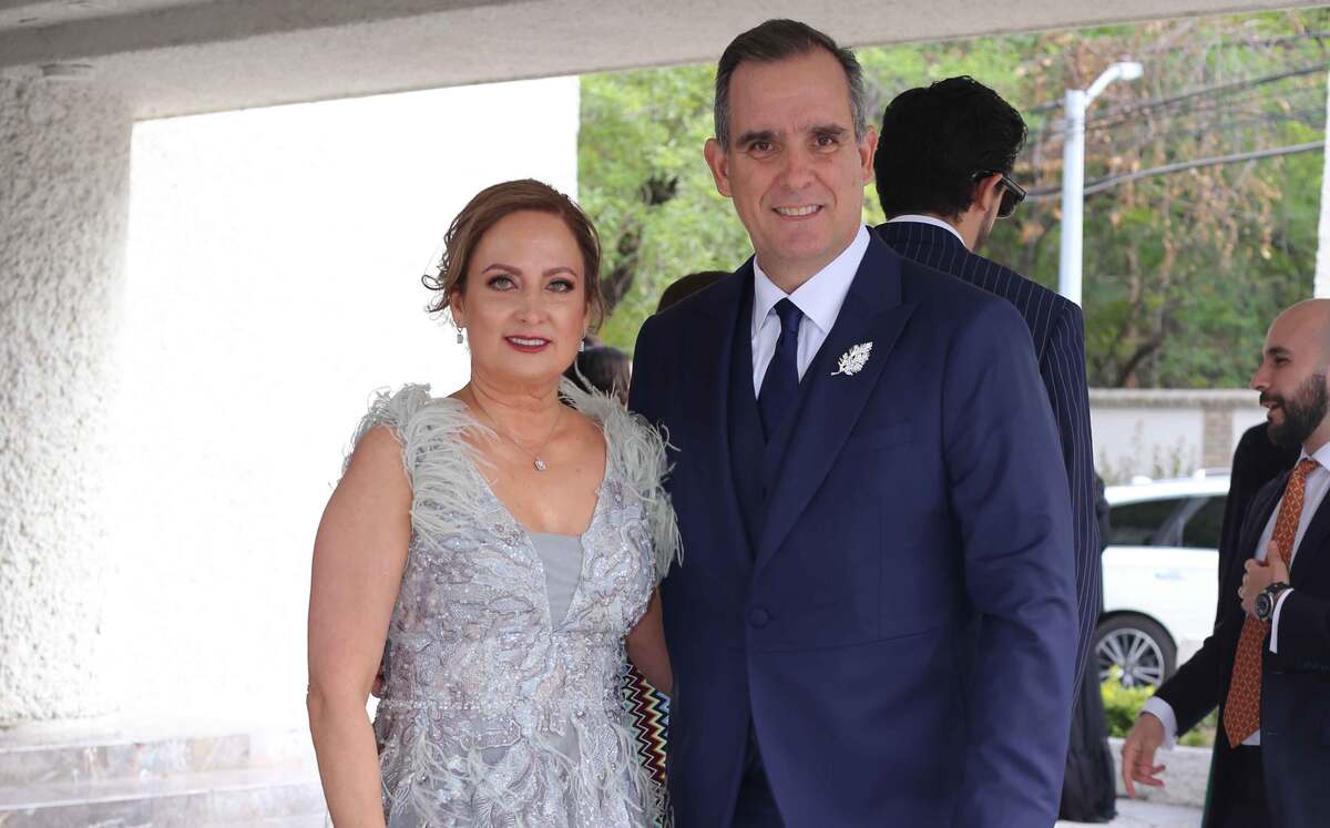 PAPÁS DEL NOVIO. Laura Garza  de Dillon y Jesús Dillon