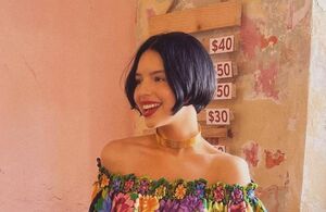 Ángela Aguilar luce vestido negro con el que presume su cintura (Instagram)