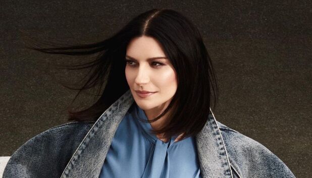 Laura Pausini irradia elegancia en su boda con vestido de novia y blazer (Instagram).