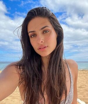 Así es como Renata Notni convierte el bikini negro en el must de la temporada (Foto: Instagram)