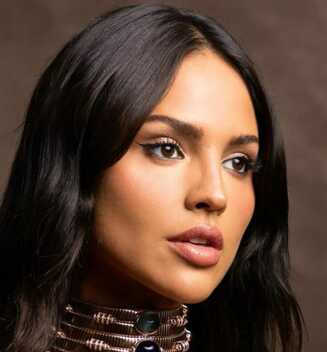 Eiza González lleva lencería visible y maxi vestido de transparencias (Instagram)