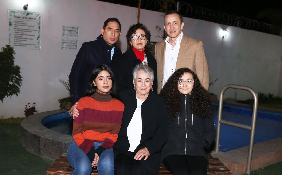 Fer, Silvia, Armando, Cristina, Catalina y Karen