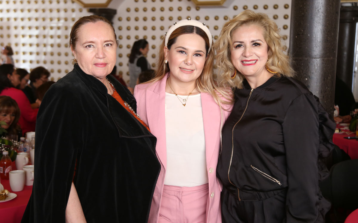 María, Larissa y Vero