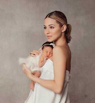 Mariana Rodríguez: ¿Por qué baña a Mariel con cobija? (Instagram)