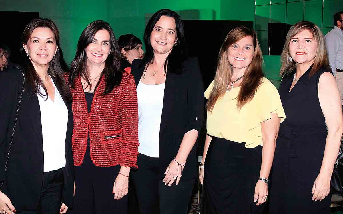 Claudia Martínez, Denise Suarez, Martha de Ortega, Rosa Manzur y Laura Acevedo / Foto: José Chang