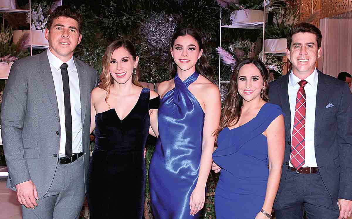 Marcelo Cazaubon, Karla cid, Marifer Cazaubon, Emiliana López y Rodo Cazaubon / Foto: José Chang