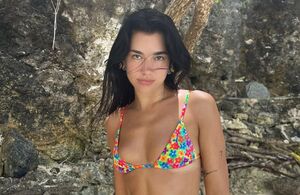Dua Lipa luce bikini crochet de Hello Kitty y tacones (IG)